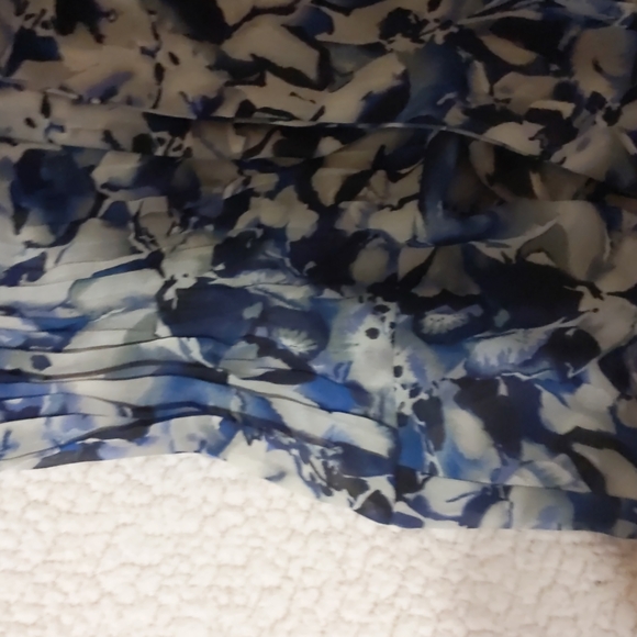 skirt sz 10 navy blue, ilyza NY brand, straight & blue & white sz PM  blouse; - Picture 4 of 5